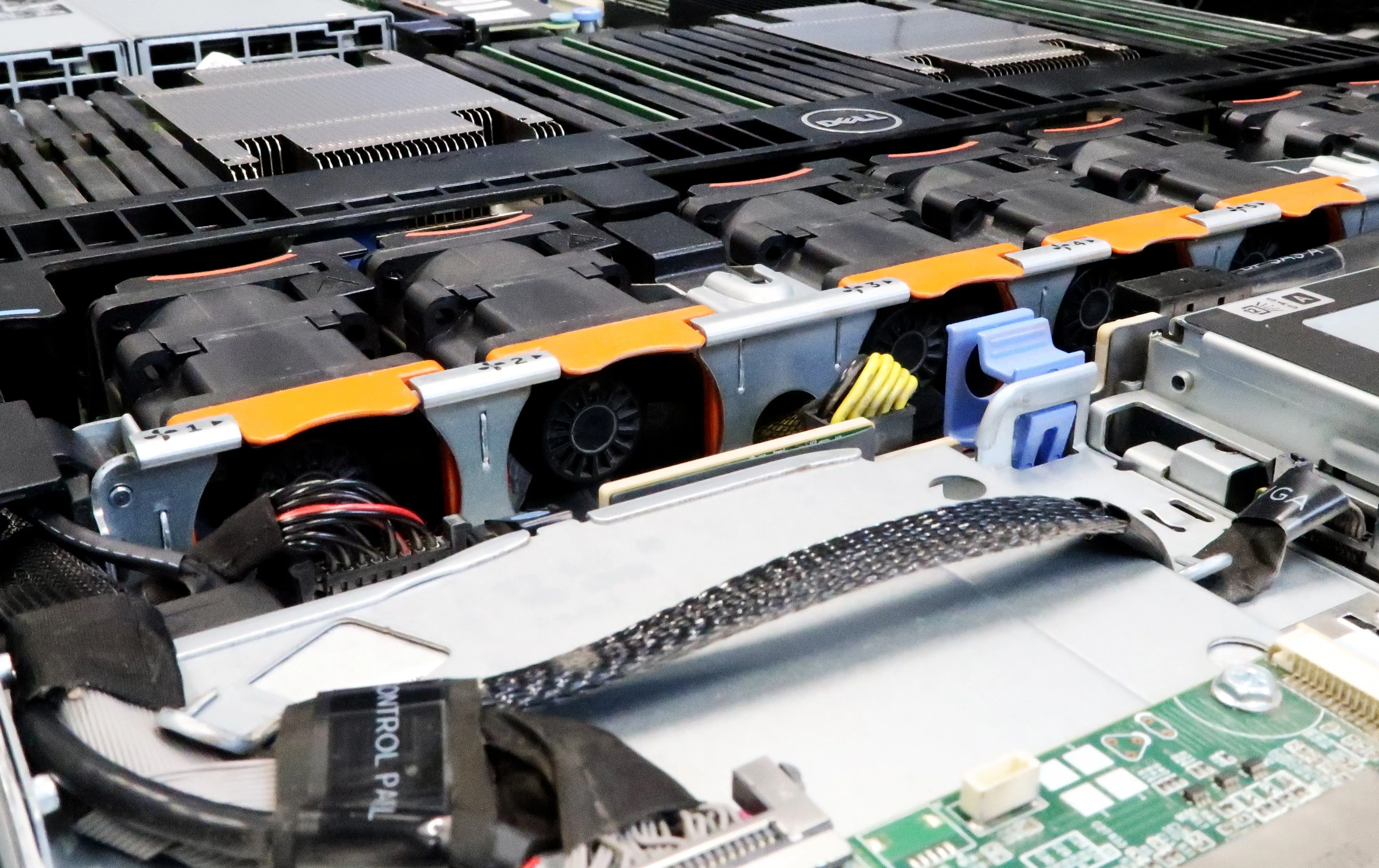 Dell PowerEdge R630 2x Xeon E5-2600 V3 64GB DDR4 8-bay SFF iDRAC Express Server